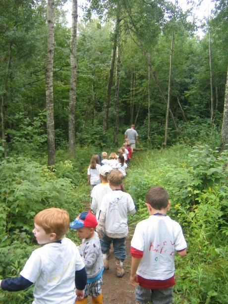 MN-Bay View Elementary School-Rob Marohn-leading students on hiking trail