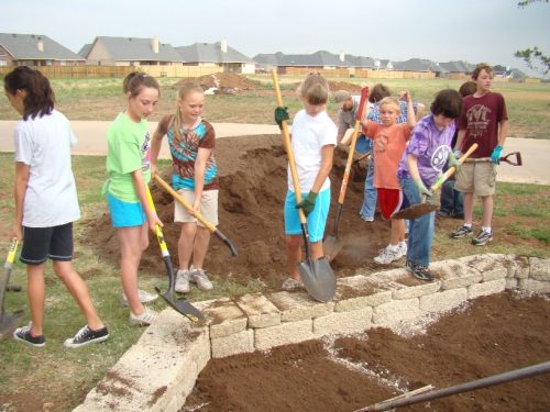 fifth-graders-bulid-a-bed-for-a-school-garden