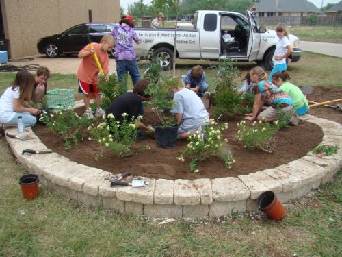 fifth-graders-work-with-community-partners-to-create-school-butterfly-garden